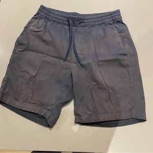 Lululemon men’s bowline shorts 8”